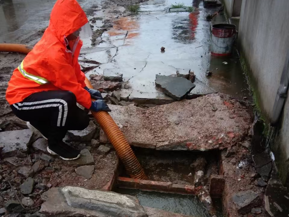 江州专业清理污水池 炜誉市政以规范流程守护城市 “肠道”